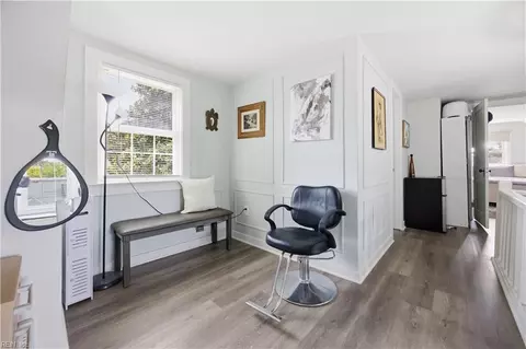 Entry Way - 3818 Wayne Cir, Norfolk, VA 23513 photo 2 of 4