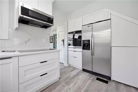 Kitchen - 3818 Wayne Cir, Norfolk, VA 23513 photo 4 of 4