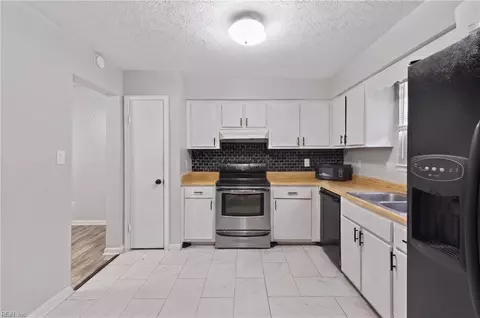359 Deputy Ln #B, Newport News, VA 23608
