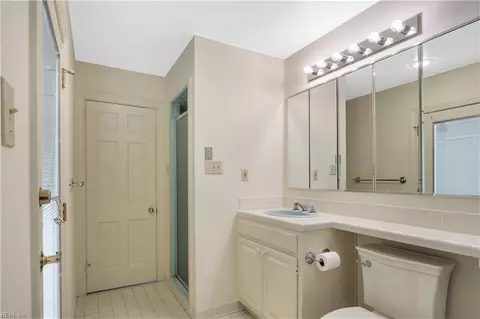 Bath - 60 N Willard Ave, Hampton, VA 23663 photo 1 of 4