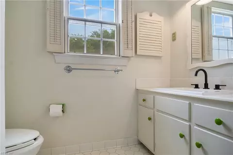 Bath - 60 N Willard Ave, Hampton, VA 23663 photo 3 of 4