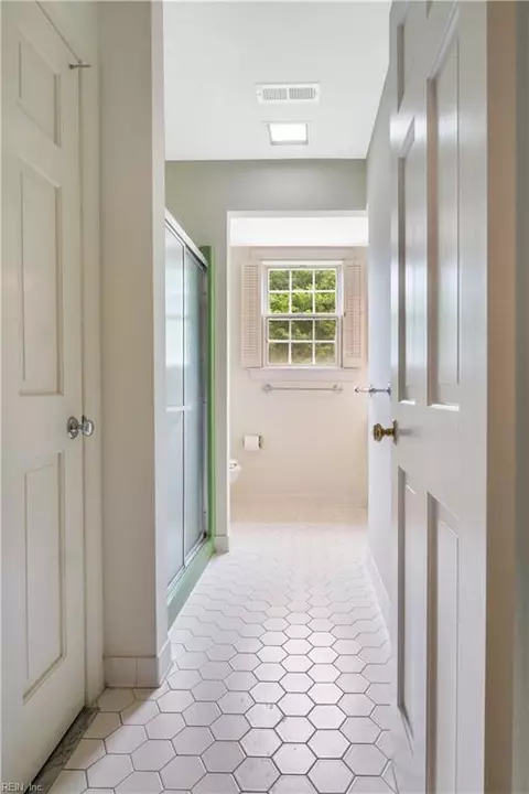 Entry Way - 60 N Willard Ave, Hampton, VA 23663 photo 2 of 2