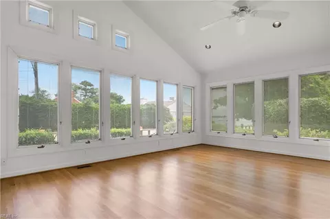 Living - 60 N Willard Ave, Hampton, VA 23663 photo 1 of 3