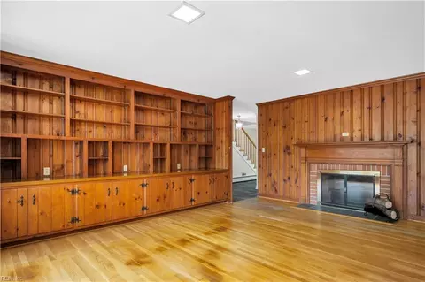 Living - 60 N Willard Ave, Hampton, VA 23663 photo 2 of 3