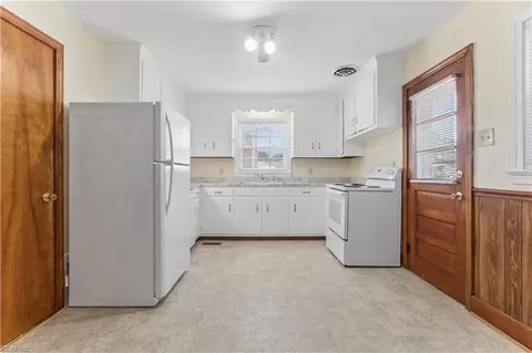 127 Westbrook Dr, Hampton, VA 23666 photo 12