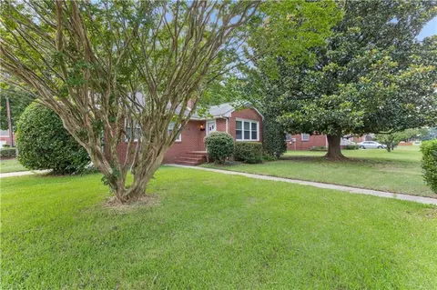 127 Westbrook Dr, Hampton, VA 23666 photo 3