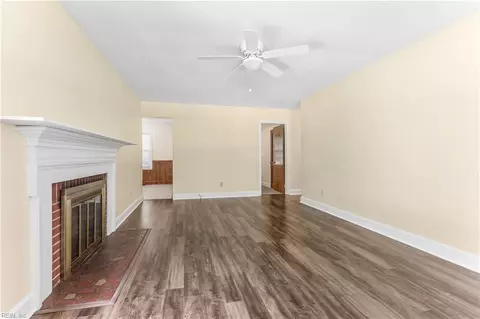 127 Westbrook Dr, Hampton, VA 23666 photo 7
