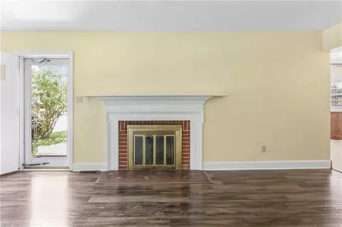 127 Westbrook Dr, Hampton, VA 23666 photo 9