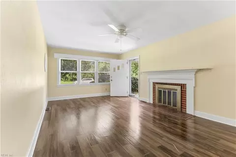 127 Westbrook Dr, Hampton, VA 23666 photo 8