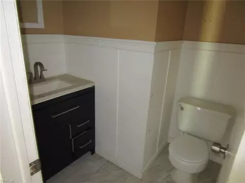 Bath - 72 Banister Dr, Hampton, VA 23666 photo 1 of 3