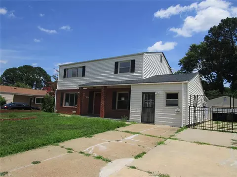 Exterior - 72 Banister Dr, Hampton, VA 23666 photo 2 of 5