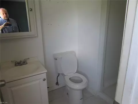 Bath - 72 Banister Dr, Hampton, VA 23666 photo 3 of 3