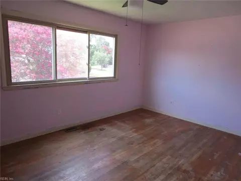 Bedroom - 72 Banister Dr, Hampton, VA 23666 photo 3 of 4