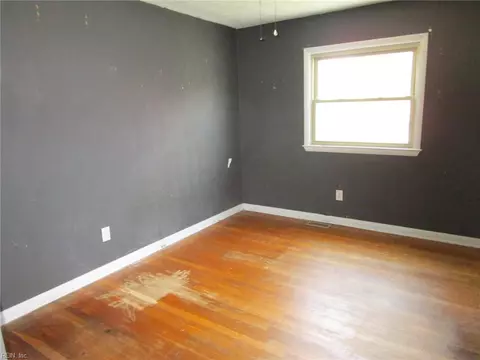 Bedroom - 72 Banister Dr, Hampton, VA 23666 photo 2 of 4
