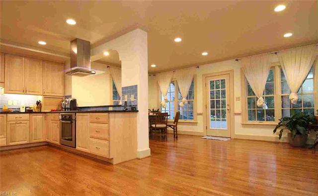 34 Elm Ave, Newport News, VA 23601