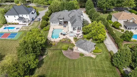 1865 S Woodside Ln, Virginia Beach, VA 23454