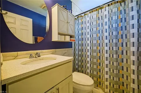 Bath - 1317 West Ave, Hampton, VA 23669 photo 3 of 3