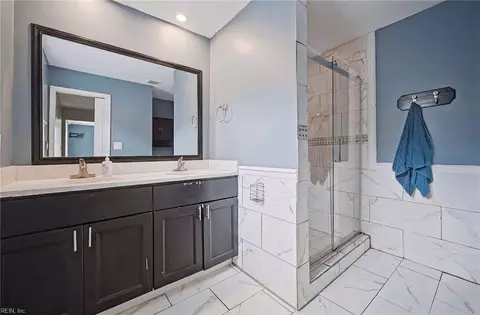 Bath - 1317 West Ave, Hampton, VA 23669 photo 1 of 3