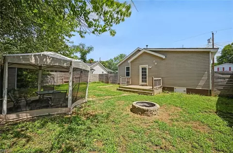 Exterior - 1317 West Ave, Hampton, VA 23669 photo 6 of 10