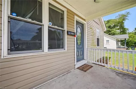 Exterior - 1317 West Ave, Hampton, VA 23669 photo 4 of 10