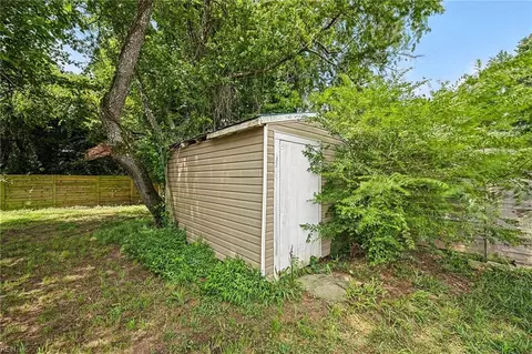 Exterior - 1317 West Ave, Hampton, VA 23669 photo 8 of 10