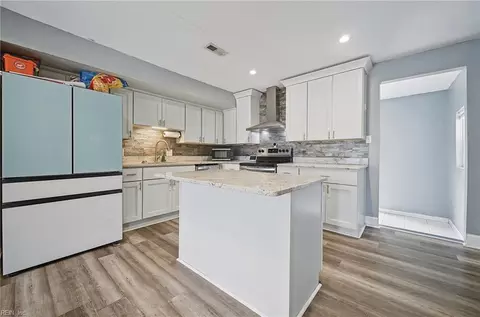 Kitchen - 1317 West Ave, Hampton, VA 23669 photo 2 of 2