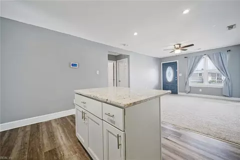 Entry Way - 1317 West Ave, Hampton, VA 23669 photo 1 of 2