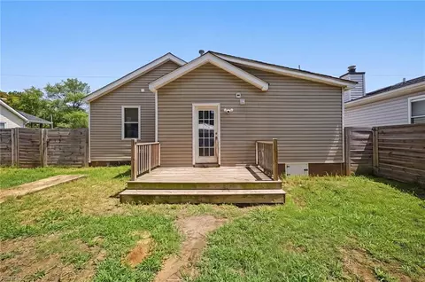 Exterior - 1317 West Ave, Hampton, VA 23669 photo 5 of 10