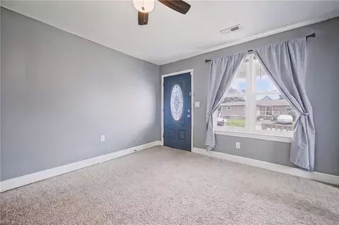 Entry Way - 1317 West Ave, Hampton, VA 23669 photo 2 of 2