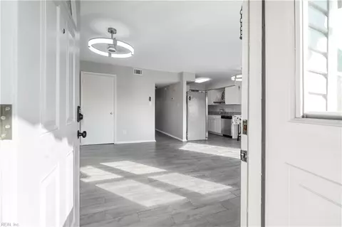 1326 W Ocean View Ave #F, Norfolk, VA 23503