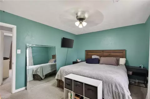 Bedroom - 16 Marldale Dr, Hampton, VA 23663 photo 1 of 2