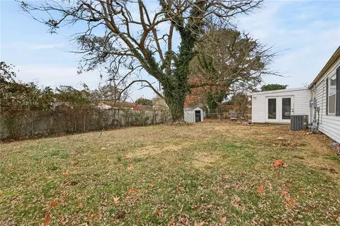 Exterior - 16 Marldale Dr, Hampton, VA 23663 photo 3 of 4