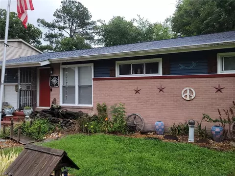 Exterior - 3307 W Weaver Rd W, Hampton, VA 23666 photo 2 of 2