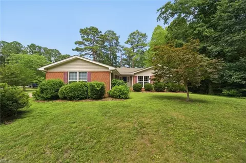 404 W Woodland Dr, Yorktown, VA 23692