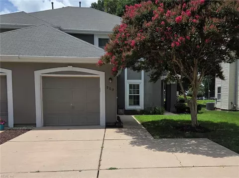 909 Willow Pt, Newport News, VA 23602