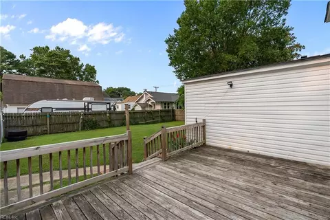 Exterior - 1006 Butt St, Chesapeake, VA 23324 photo 7 of 9