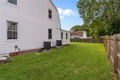 Exterior - 1006 Butt St, Chesapeake, VA 23324 photo 5 of 9
