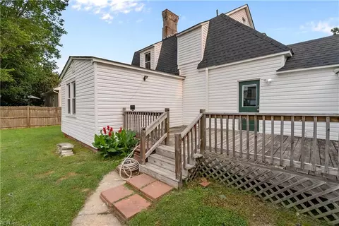 Exterior - 1006 Butt St, Chesapeake, VA 23324 photo 6 of 9