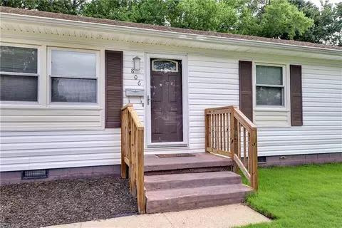 Exterior - 806 Burton St, Hampton, VA 23666 photo 3 of 8