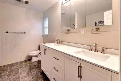 Bath - 806 Burton St, Hampton, VA 23666 photo 1 of 3