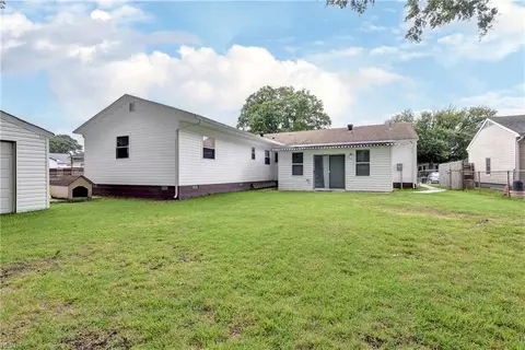 Exterior - 806 Burton St, Hampton, VA 23666 photo 5 of 8