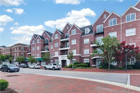 5215 Center St #410, Williamsburg, VA 23188