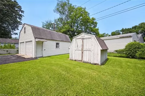 Exterior - 19 E Lamington Rd, Hampton, VA 23669 photo 7 of 9