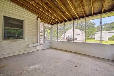 Exterior - 19 E Lamington Rd, Hampton, VA 23669 photo 5 of 9