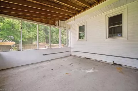 Exterior - 19 E Lamington Rd, Hampton, VA 23669 photo 4 of 9
