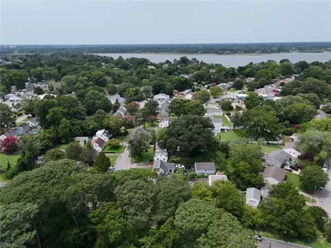 View/Area - 19 E Lamington Rd, Hampton, VA 23669 photo 9 of 10