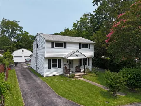 Exterior - 19 E Lamington Rd, Hampton, VA 23669 photo 8 of 9