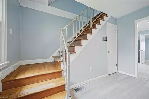 Entry Way - 19 E Lamington Rd, Hampton, VA 23669 photo 1 of 4
