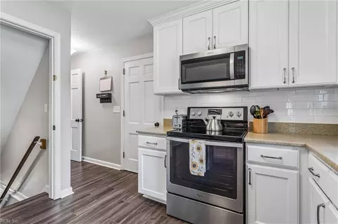 Entry Way - 103 Beale Ave, Smithfield, VA 23430 photo 2 of 2