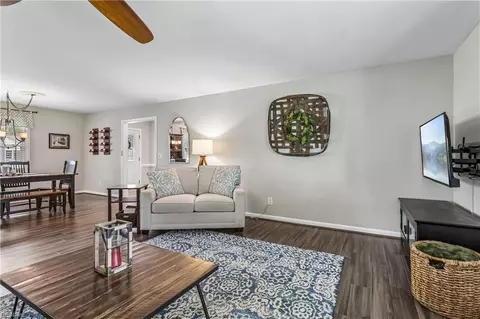 Living - 103 Beale Ave, Smithfield, VA 23430 photo 4 of 4